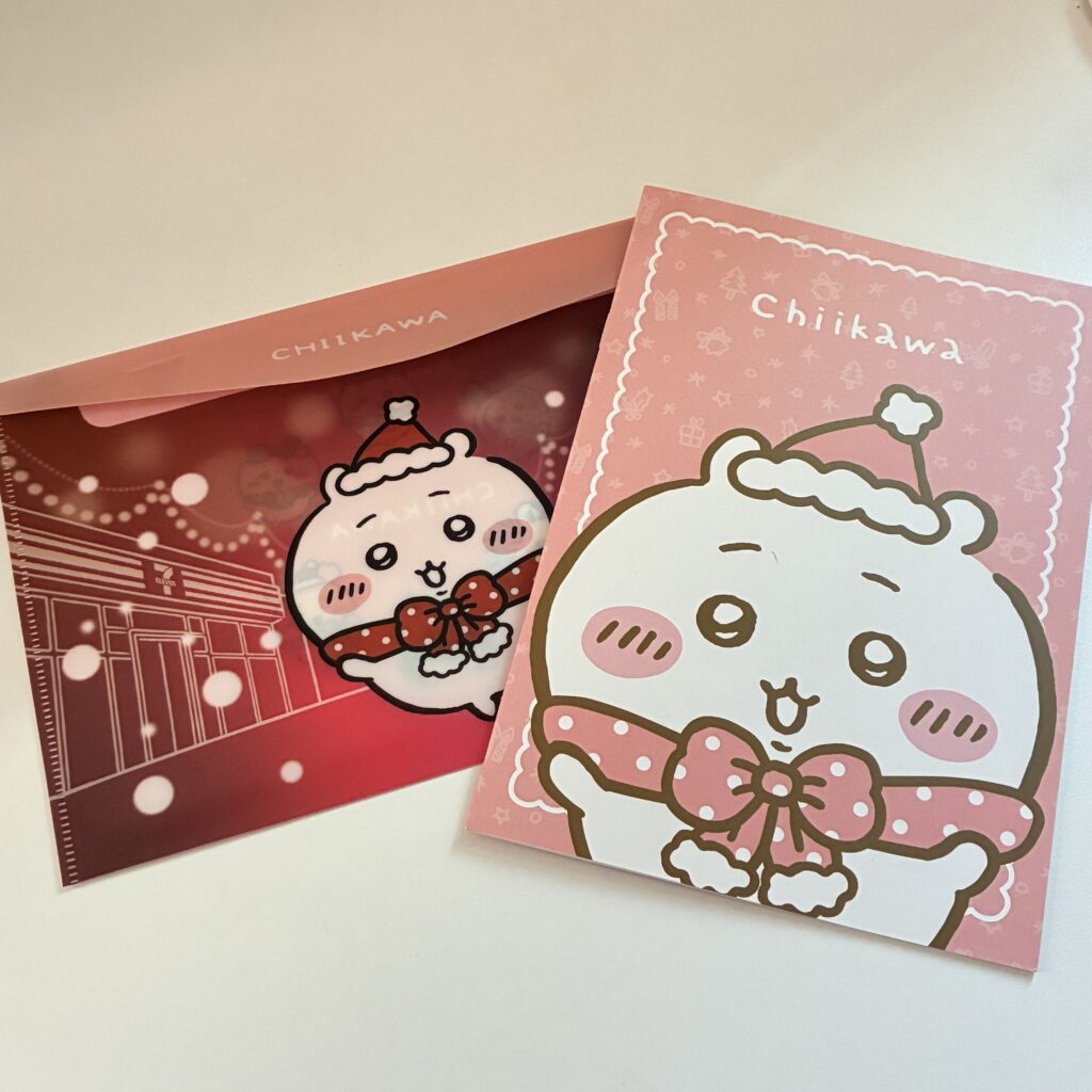 記事執筆者が購入したちいかわノートとフラットケース